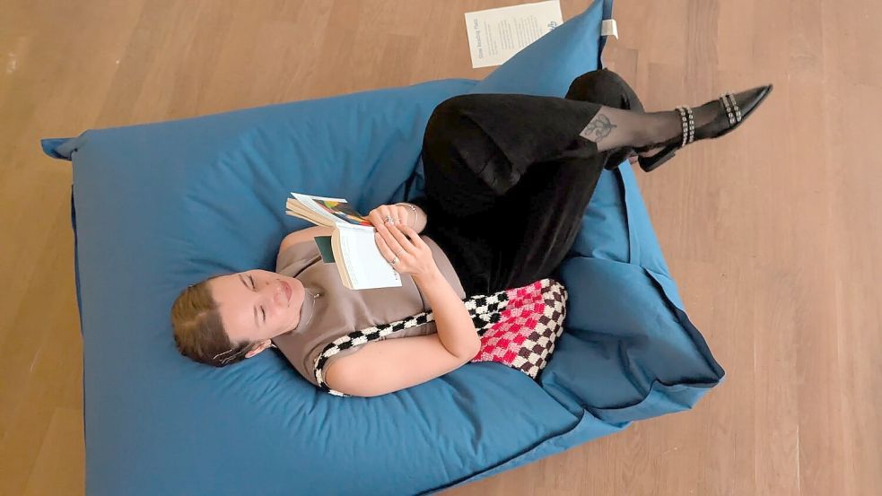 Zum Lesen in die Kunsthalle gehen? Das können Interessierte jetzt an jedem langen Kunstabend ab 20 Uhr. Foto: Kunsthalle Emden