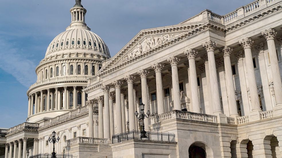Der US-Konress hat ein von Trump vorangetriebenes, zentrales Steuer- und Ausgabengesetz verabschiedet. (Archivbild) Foto: J. Scott Applewhite/AP/dpa