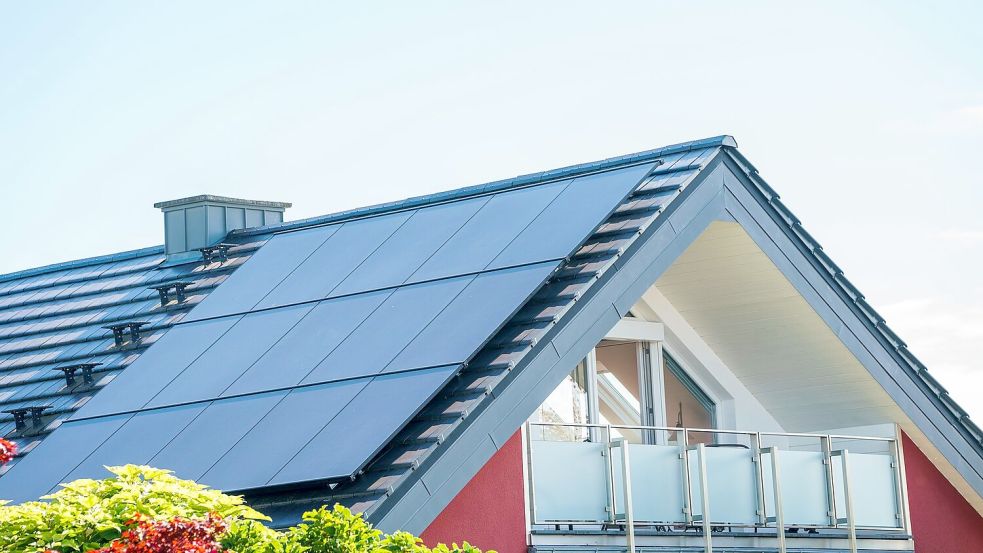 Immer mehr Haushalte in Deutschland setzen auf Sonnenenergie zur Stromerzeugung. Foto: Andreas Arnold/dpa