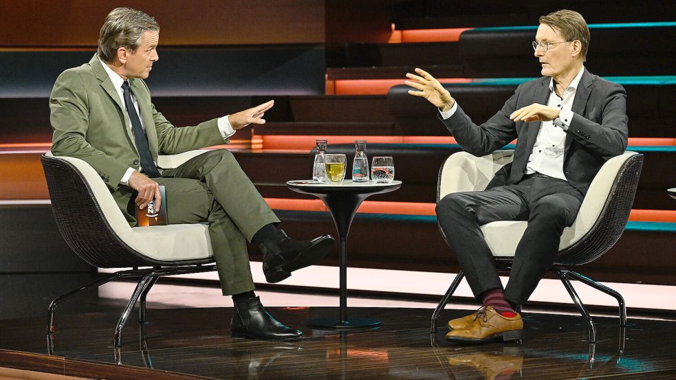 Moderator Markus Lanz (links) und Ex-Gesundheitsminister Karl Lauterbach sorgten am Donnerstag für amüsante Momente. Foto: ZDF/Markus Hertrich