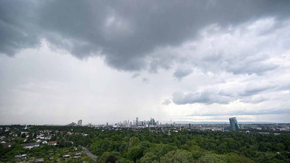 Regen zieht ab Sonntag in Deutschland auf. (Archivbild) Foto: Arne Dedert/dpa