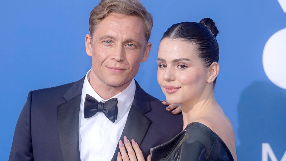 Auf dem roten Teppich zuhause: Matthias Schweighöfer und Ruby O. Fee. Foto: IMAGO/Eventpress