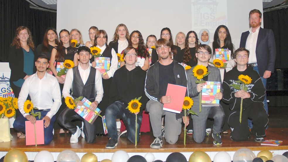 Die Klasse 10 a mit den Lehrkräften Jari Kapicki und Jasmin Streunding. Foto: privat