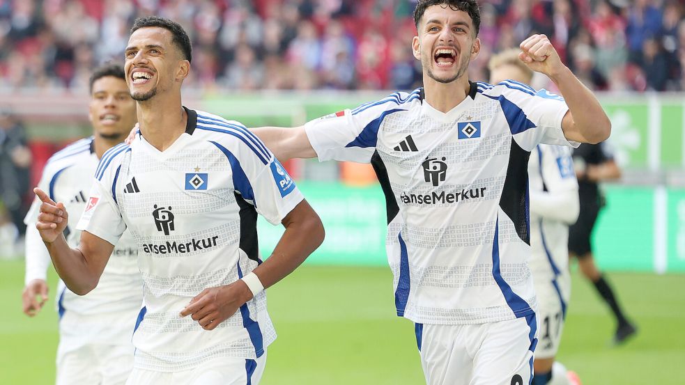 Der Hamburger SV (links Robert Glatzel, rechts Daniel Elfadli) kommt mit einigen Stars nach Oldenburg. Foto: Imago