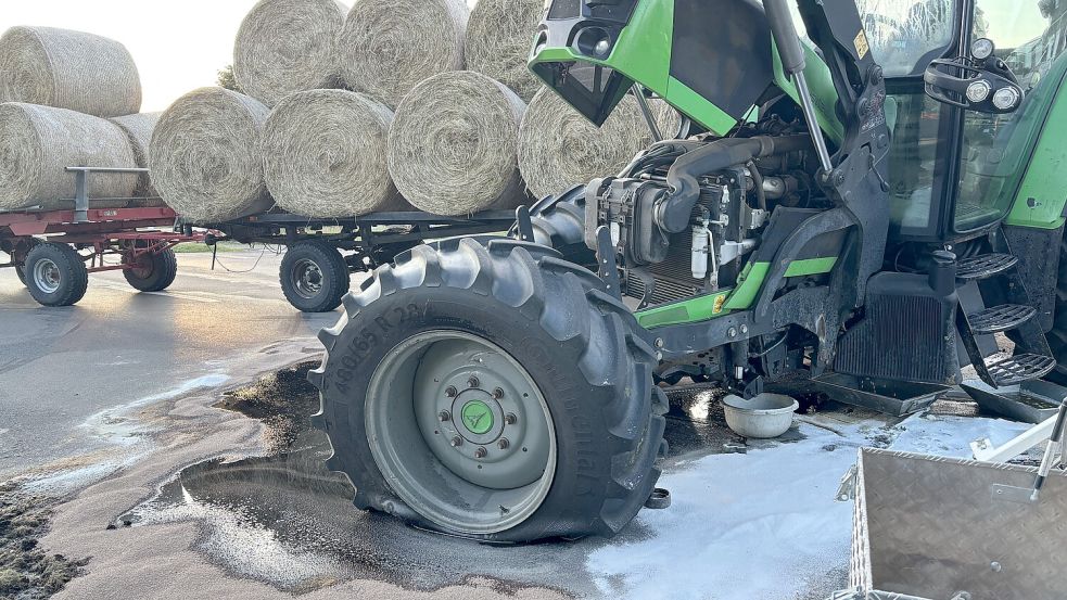 Die Vorderachse des Treckers wurde zerstört. Foto: Carsten Ammermann