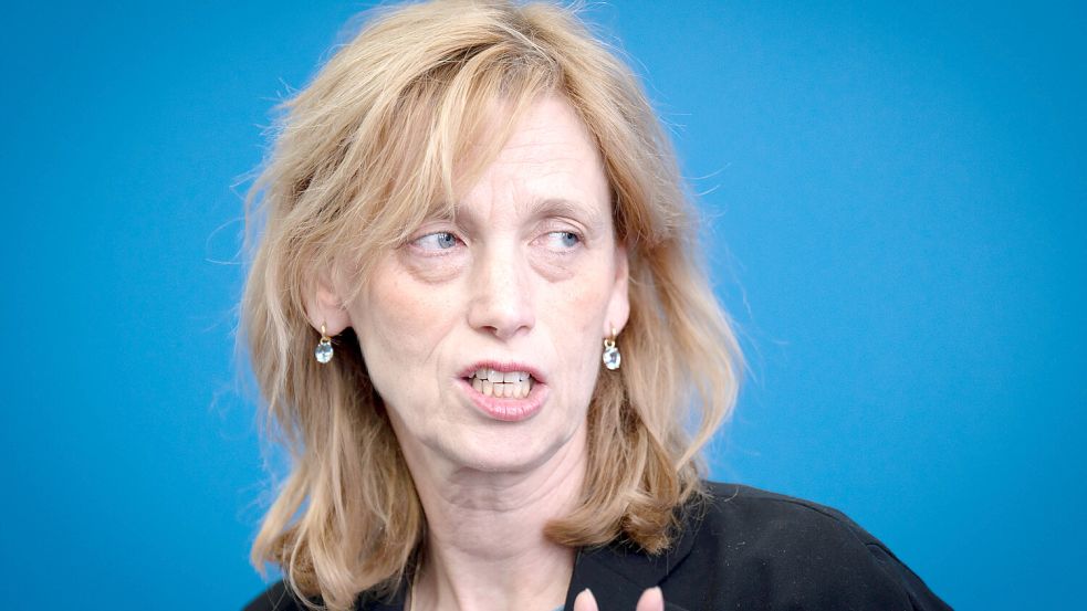 Die neue Bundesbildungsministerin Karin Prien macht gerade einen Vorschlag nach dem anderen für bessere Schulen. Was davon wird sie umsetzen können? Foto: IMAGO/ESDES.Pictures, Bernd Elmenthaler