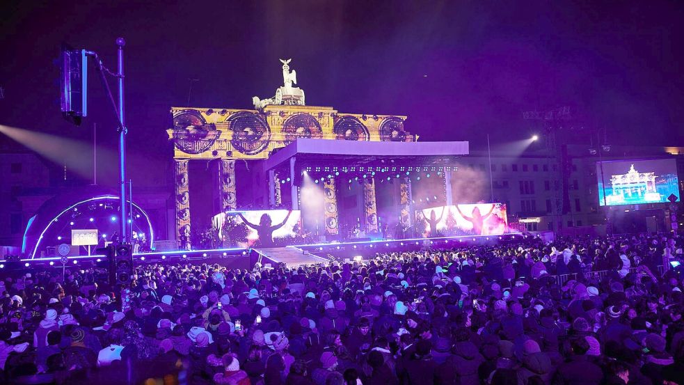 Silvester 2024 am Brandenburger Tor. (Archivbild) Foto: Joerg Carstensen/dpa