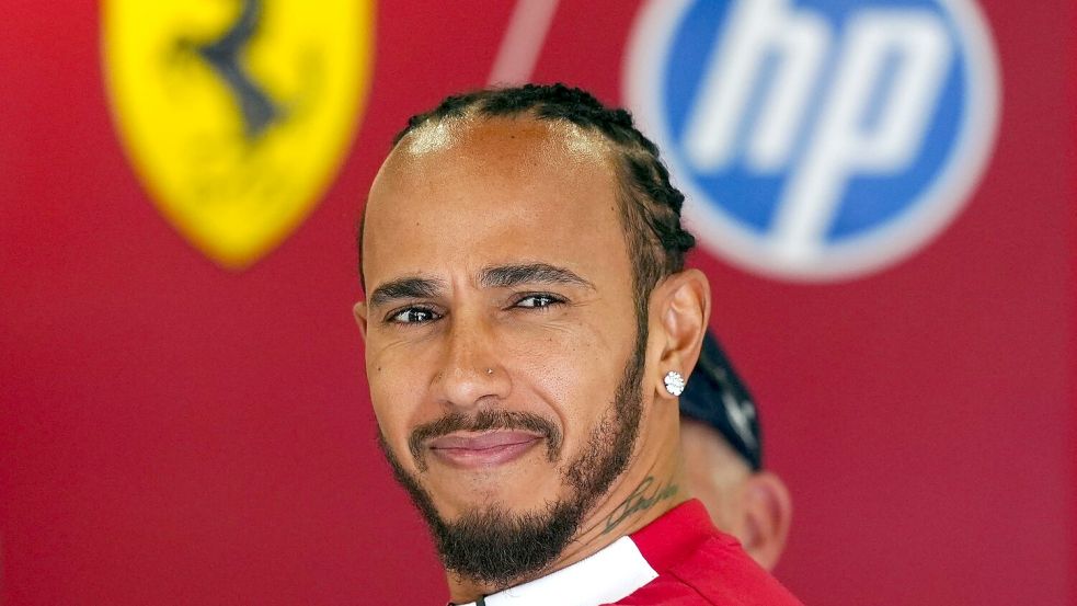 Lewis Hamilton fährt erstmals im Ferrari in Silverstone. Foto: David Davies/PA Wire/dpa