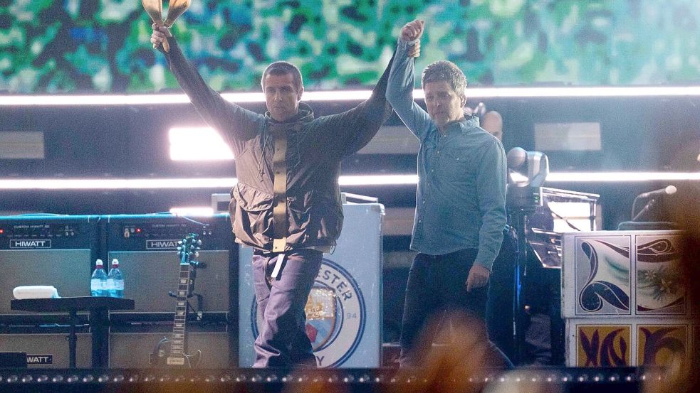 Liam und Noel Gallagher sind wieder auf der Bühne vereint. Foto: Scott A Garfitt/Invision/AP/dpa