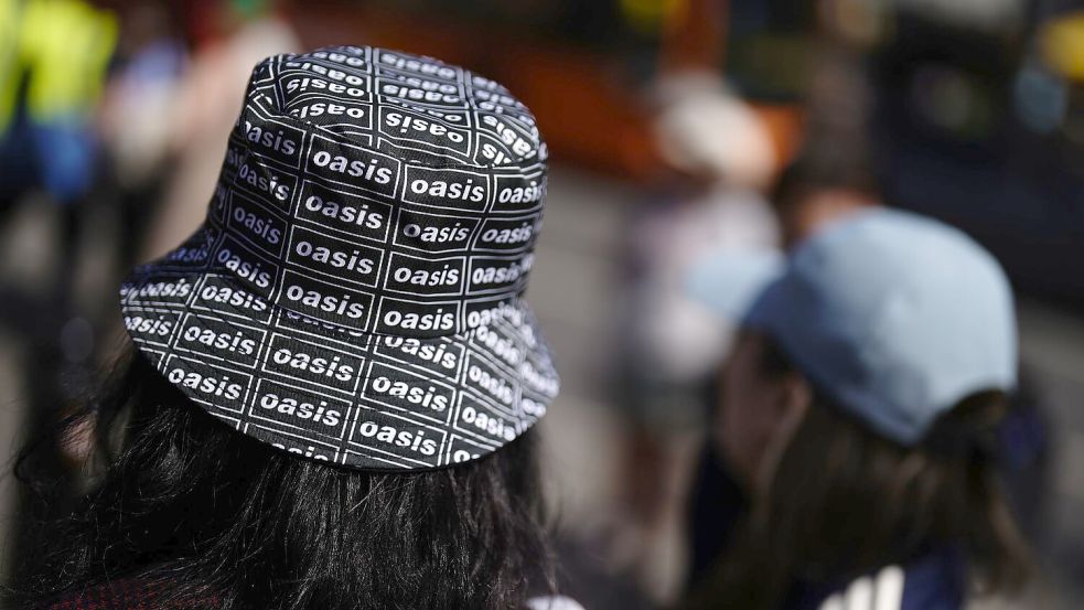 Die walisische Stadt feiert den Start der Oasis-Tournee ausgelassen. Foto: Jordan Pettitt/PA Wire/dpa
