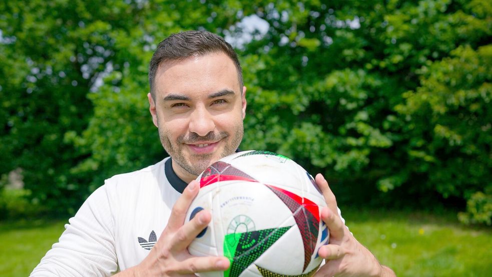 Ganz ohne Fußball geht es aber auch nicht: Lars Steinhöfel unterstützt „tendenziell“ den Frauenfußball. Foto: Henning Kaiser/dpa