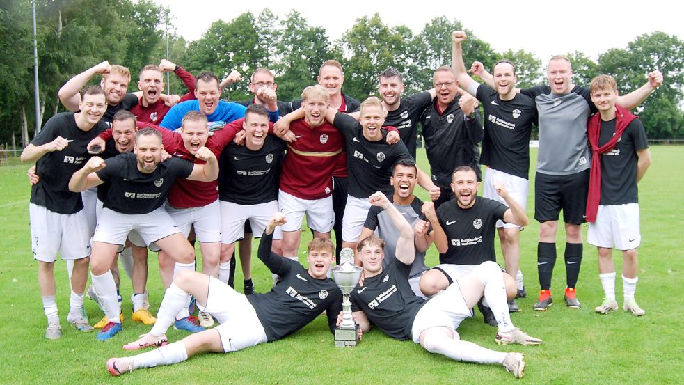 Letztes Jahr gewann die SG Westoverledingen in Völlen den WOL-Cup. Nach der Auflösung der SG wird es in diesem Jahr einen neuen Champion geben. Foto: Reemts