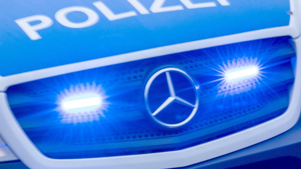 In Bremen konnte die Polizei einen Mann stoppen, der mit dem Wagen vor den Beamten fliehen wollte. Foto: Jens Büttner/dpa