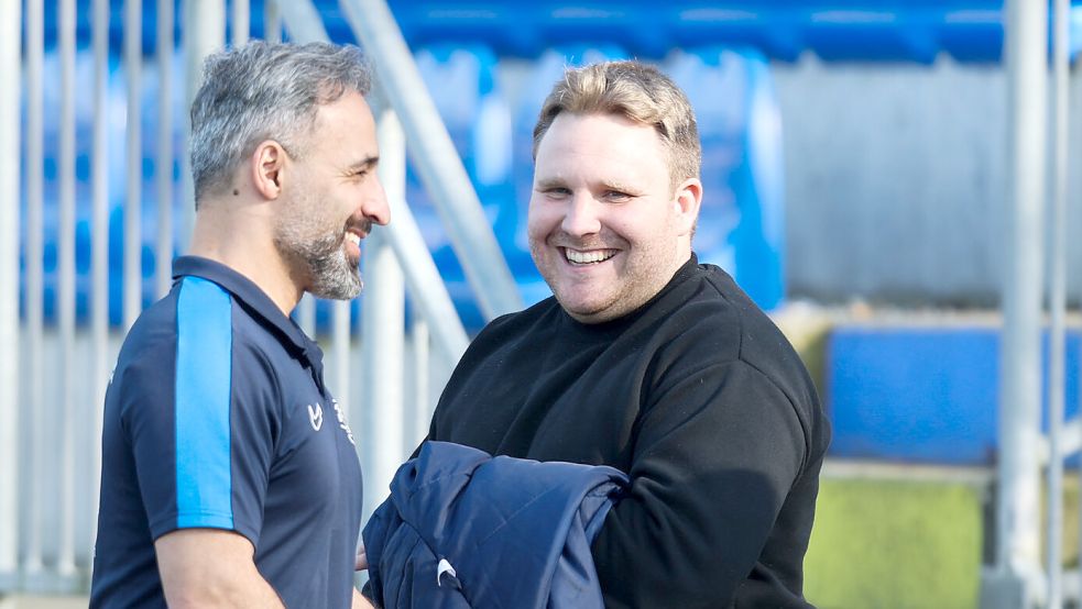 Trainer Jan-Niklas Eickels (rechts) und Erhan Colak (Sportlicher Leiter) haben noch jede Menge zu tun. Archivfoto: Doden/Emden