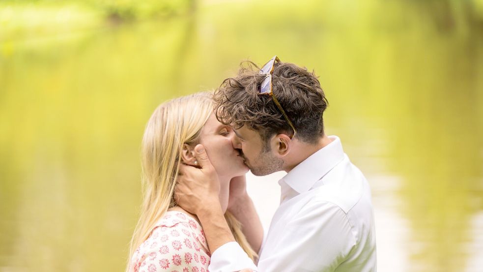 Lippenkorrekturen sind vor allem bei jungen Frauen und Frauen ab den Wechseljahren gefragt. Foto: Mohssen Assanimoghaddam/dpa