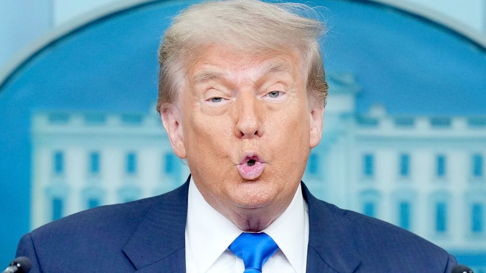 US-Präsident Trump will sich am Montag zu Zöllen äußern. (Archivbild) Foto: Jacquelyn Martin/AP/dpa