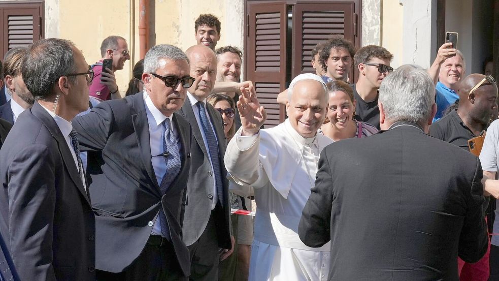 Papst Leo XIV. bei der Ankunft. Foto: Andrew Medichini/AP/dpa