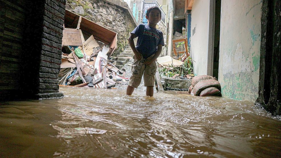 Starkregen löste Überschwemmungen und Erdrutsche aus. Foto: Rangga Firmansyah/XinHua/dpa