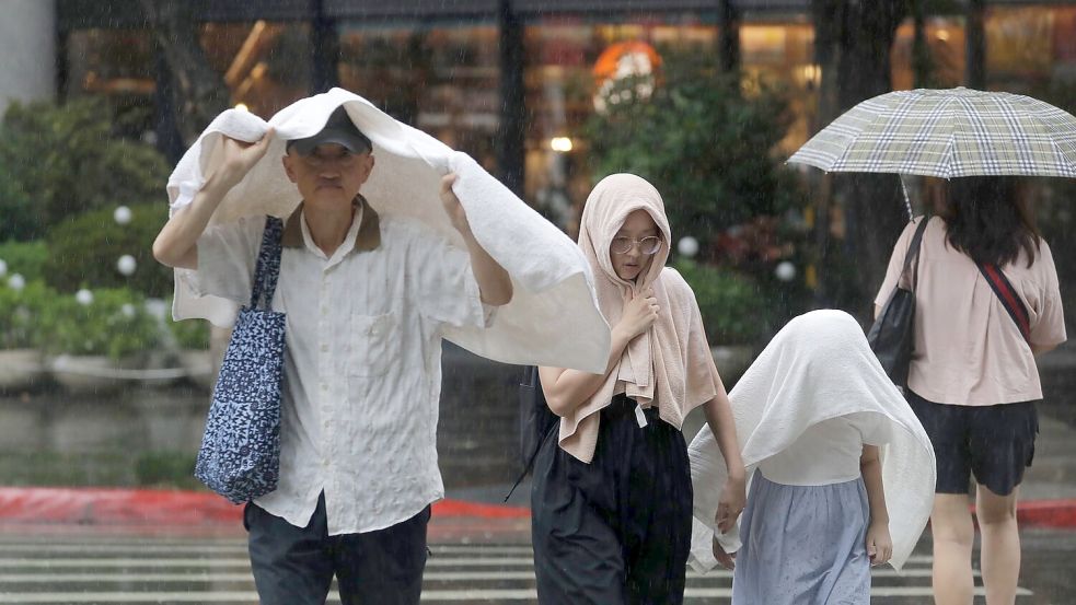 Taifun „Danas“ brachte Regen und heftige Winde mit sich. Foto: Chiang Ying-ying/AP/dpa