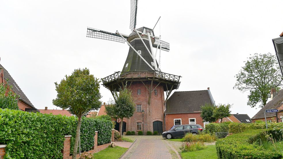 Schön ist es in der Krummhörn, hier bei der Rysumer Mühle. Wir haben die Künstliche Intelligenz gefragt, wie man einige Orte in der Gemeinde sogar noch schöner machen könnte. Foto: Heinz Wagenaar/Archiv