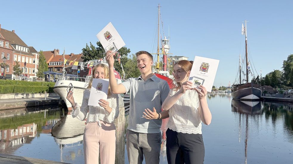 So sehen glückliche Preisträger aus: (von links) Deike Miege, Tim Janßen und Eske Martens. Fotos: Lotta Groenendaal