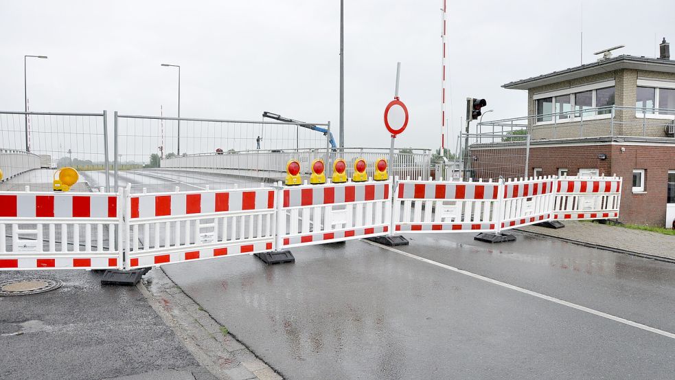 Die Seeschleuse ist für den Verkehr vollständig abgesperrt. Foto: Bodo Wolters