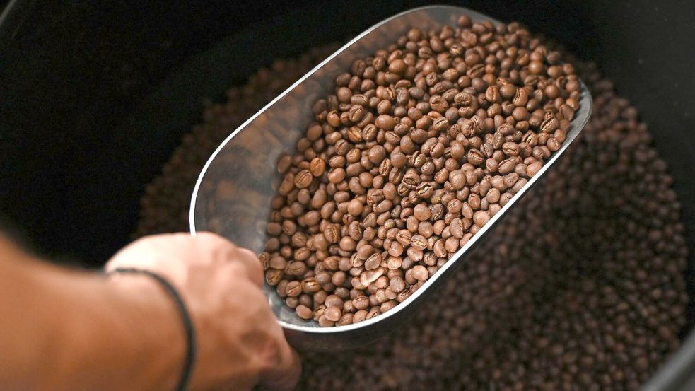 Die Kaffeepreise sind zuletzt deutlich gestiegen. Foto: Elisa Schu/dpa