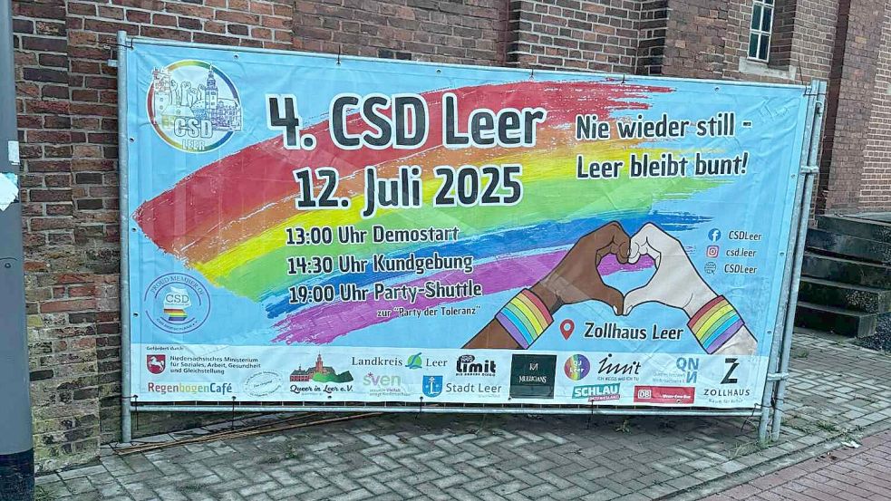 Inzwischen wurde das Plakat repariert. Foto: privat