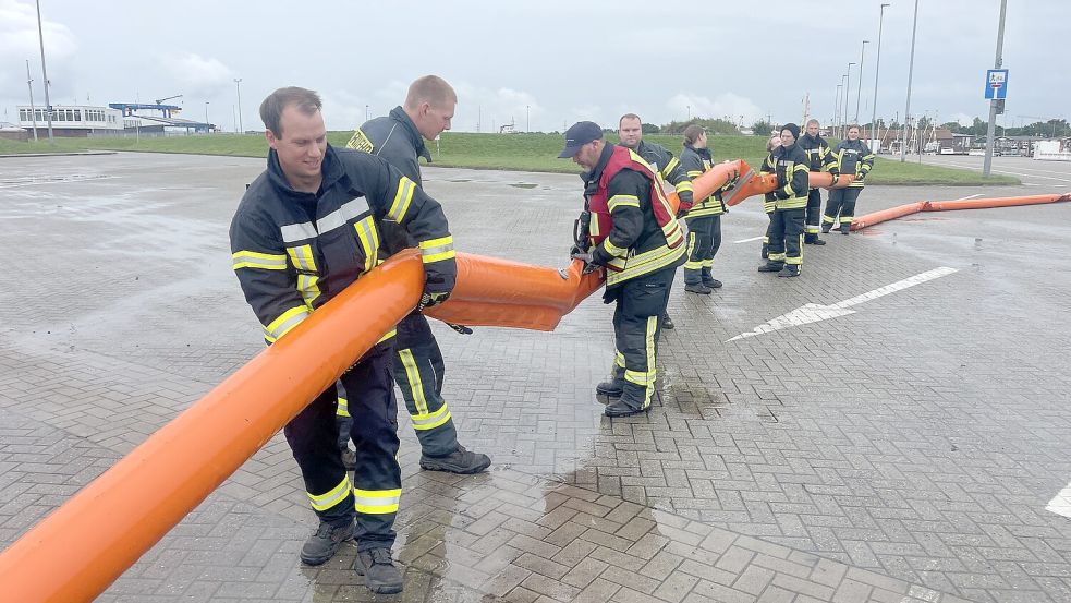 Zahlreiche Einsatzkräfte waren vor Ort. Foto: Feuerwehr Norden