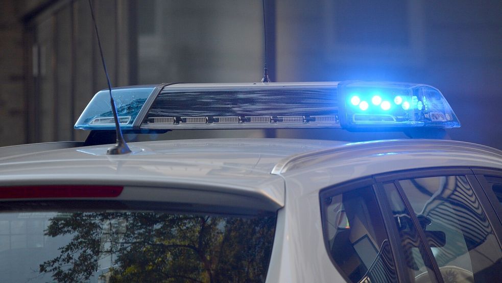 Die Polizei traf den Unfallfahrer in seiner Wohnung an. Symbolfoto