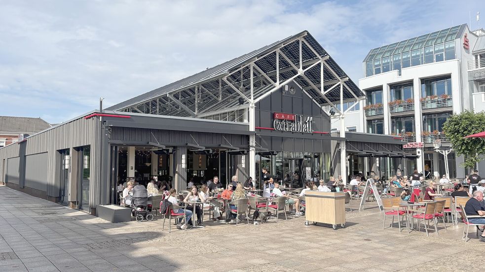 Auf der Auricher Markthalle ist inzwischen Photovoltaik installiert. Es sollen noch mehr Dächer dazukommen. Foto: Jasmin Oltmanns