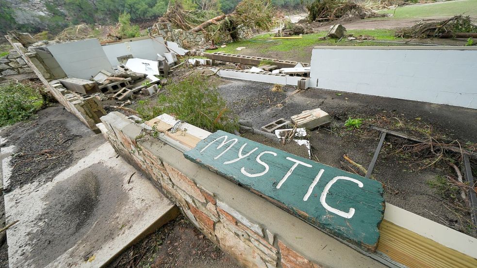 Das Sommercamp trauert um viele tote Mädchen. Foto: Julio Cortez/AP/dpa