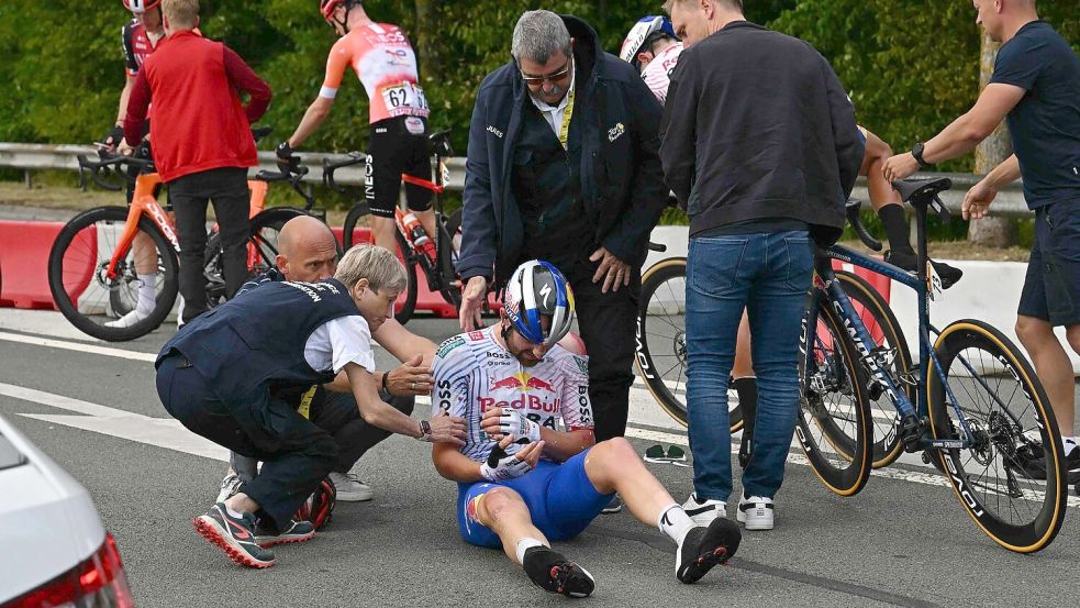 Eines von vielen Sturzopfern bei der Tour: Jordi Meeus. Foto: Loic Venance/AFP/dpa