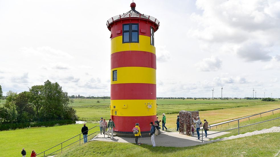 Der Pilsumer Leuchtturm, wohl eines der beliebtesten Ausflugsziele in Ostfriesland. Bald gibt es hier auch wieder etwas zu essen. Foto: Heinz Wagenaar/Archiv