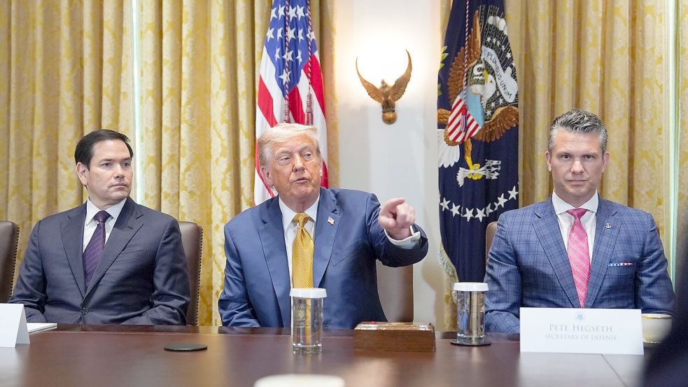 US-Außenminister Marco Rubio, US-Präsident Donald Trump und US-Verteidigungsminister Pete Hegseth Foto: Evan Vucci/AP/dpa