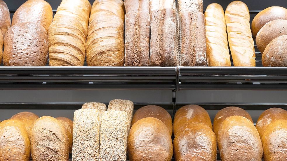 Auch Brot ist in den vergangenen Jahren teurer geworden. Foto: Sebastian Kahnert/dpa