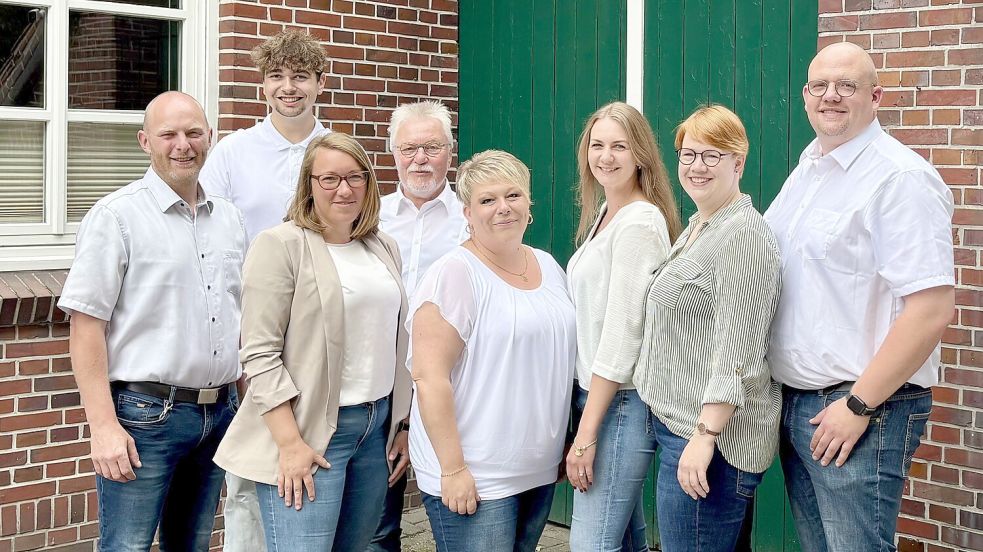 Einfühlsam, respektvoll und professionell - das Team von Dreier Bestattungen (von links): Gerold Tammen, Malte Mees, Kristin Wanke, Joachim Lambertus, Meike Fieber, Jessica Kruse sowie Katharina und Jan Dreier. Foto: privat
