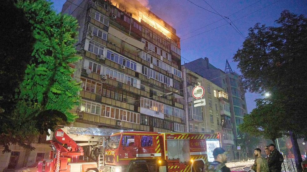 Erneut greift Russland die Ukraine in der Nacht massiv an. Foto: Efrem Lukatsky/AP/dpa