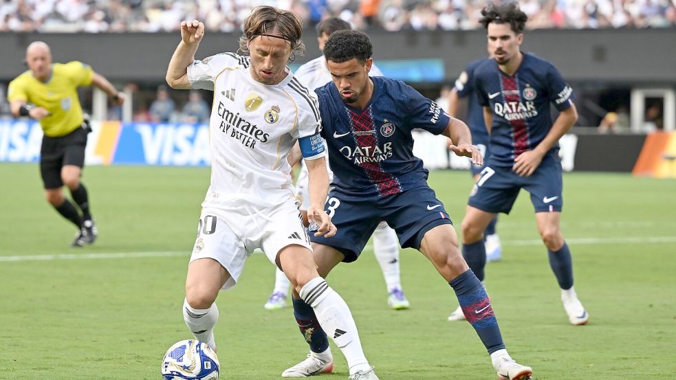 25 bittere Abschiedsminuten mit der Kapitänsbinde: Real-Legende Luca Madrid (vorne). Foto: Sven Hoppe/dpa