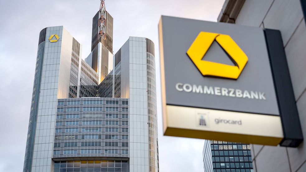 Die Commerzbank wehrt sich seit Monaten gegen Übernahmeambitionen der Unicredit. (Archivbild) Foto: Frank Rumpenhorst/dpa
