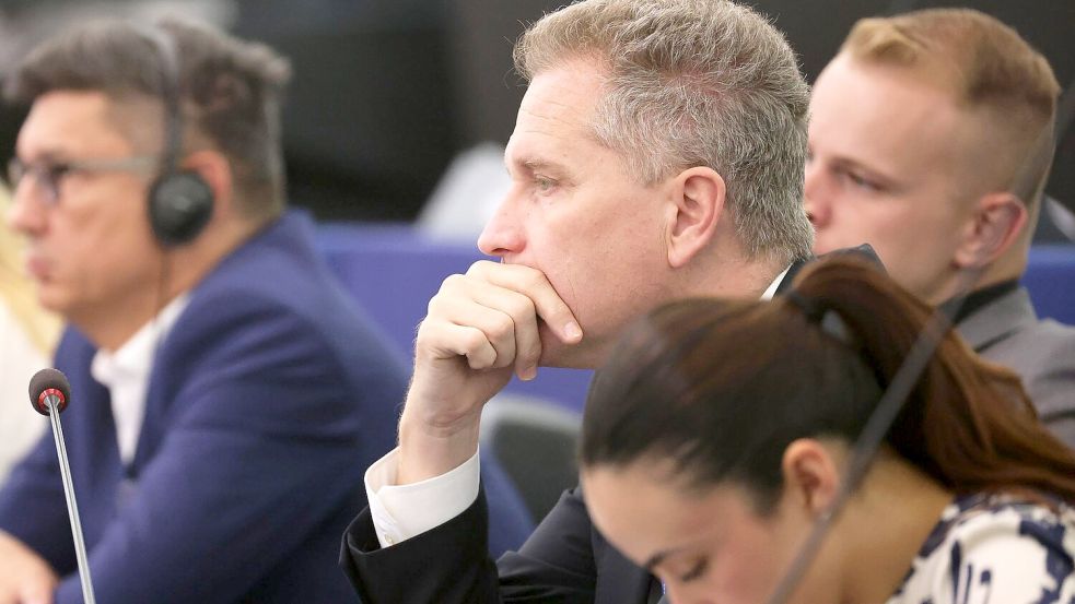 Der AfD-Abgeordnete Petr Bystron gehört zu den Politikern, die den Misstrauensantrag gegen Ursula von der Leyen unterzeichneten. (Archivbild) Foto: Philipp von Ditfurth/dpa