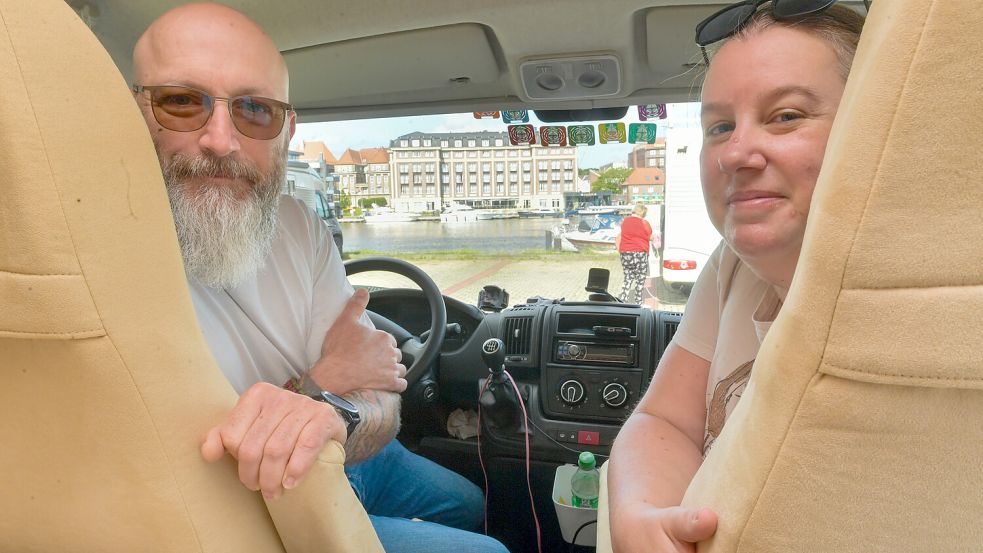 Gute Aussicht auf den Delft: Auch aus „zweiter Reihe“ können Sascha und Nadine aus dem Elsass das Wasser sehen. Foto: Klaus Ortgies