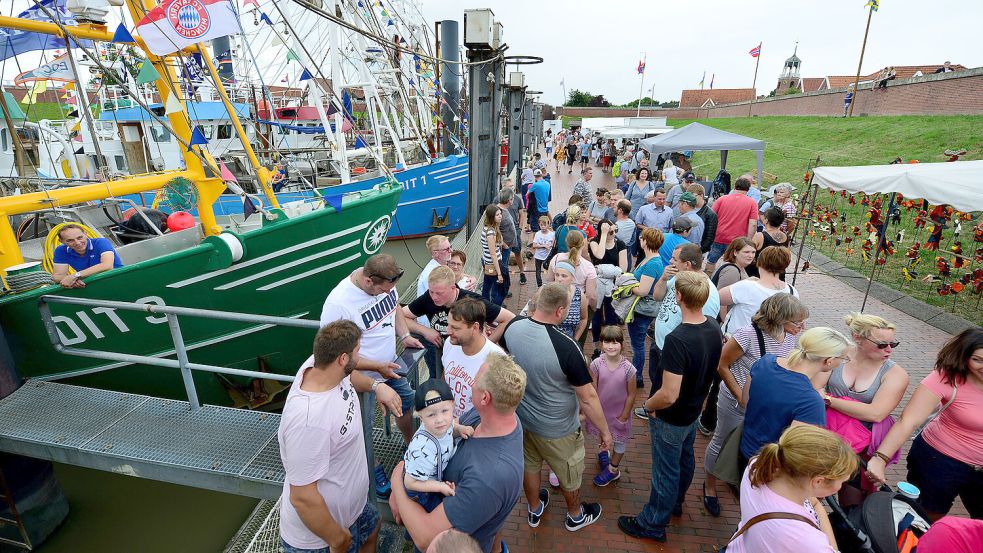 Das Hafenfest in Ditzum ist ein Besuchermagnet. Foto: Melchert Stromann/Archiv