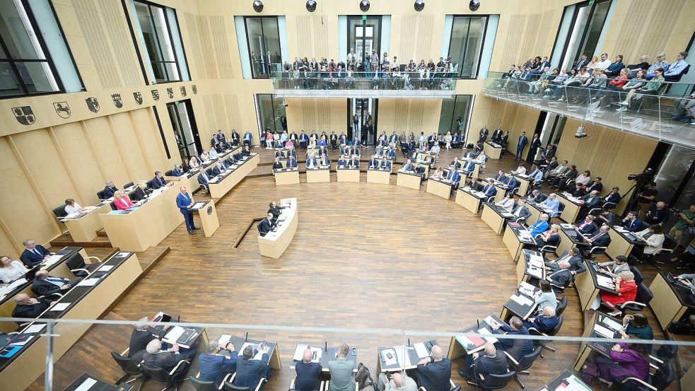 Nach dem Bundestag hat auch der Bundesrat grünes Licht für milliardenschwere Steuerentlastungen für Unternehmen gegeben. Foto: Bernd von Jutrczenka/dpa