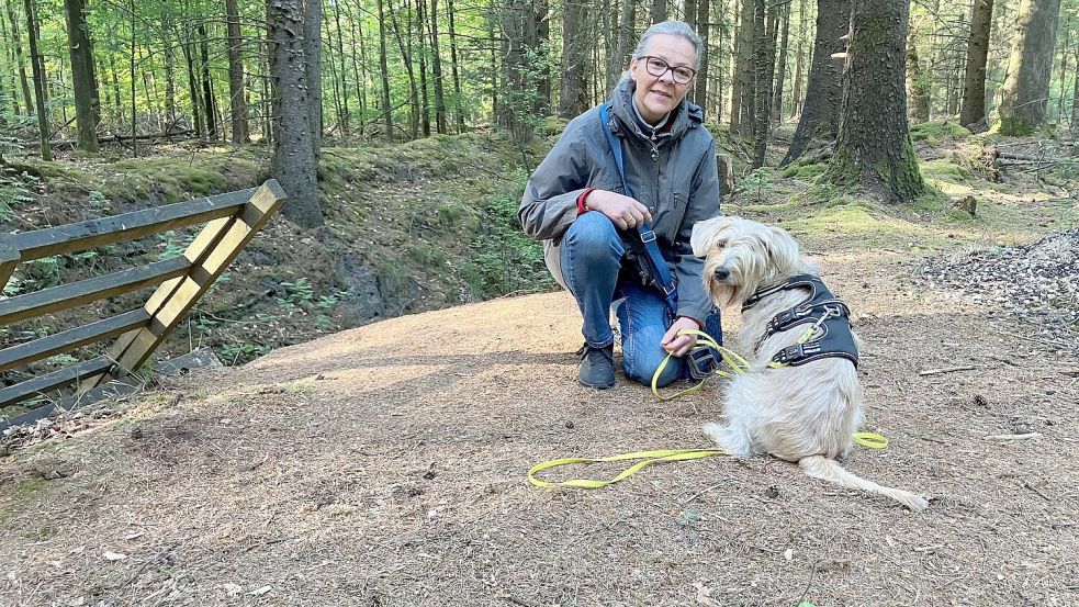 Helena Bohlmann-Wolf trainiert seit Jahrzehnten Hunde. Sie beschreibt Abby als „super intelligent“. Schnell hat die Hündin gelernt. Foto: Privat