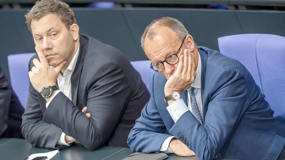 Das Steuerpaket durch- und Bürger gegen sich aufgebracht: Bundeskanzler Friedrich Merz (CDU, r.) und Finanzminister Lars Klingbeil (SPD). Foto: dpa/Michael Kappeler