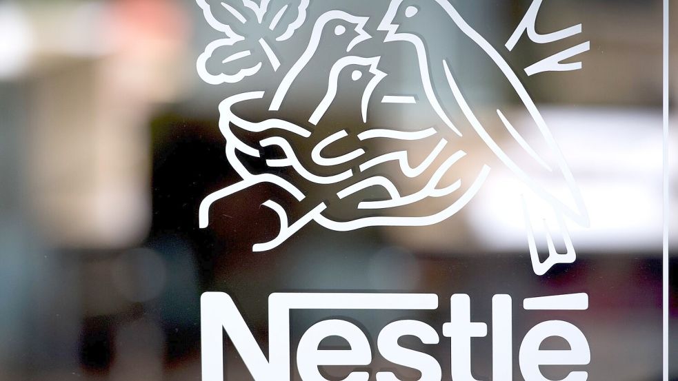 Die Behörden in Frankreich haben die Nestlé-Zentrale bei Paris durchsuchen lassen. (Archivbild) Foto: Laurent Gillieron/KEYSTONE/dpa