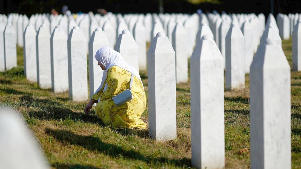 Erstmals wurde das Massaker von Srebrenica als Internationaler Gedenktag begangen. Foto: Darko Bandic/AP/dpa