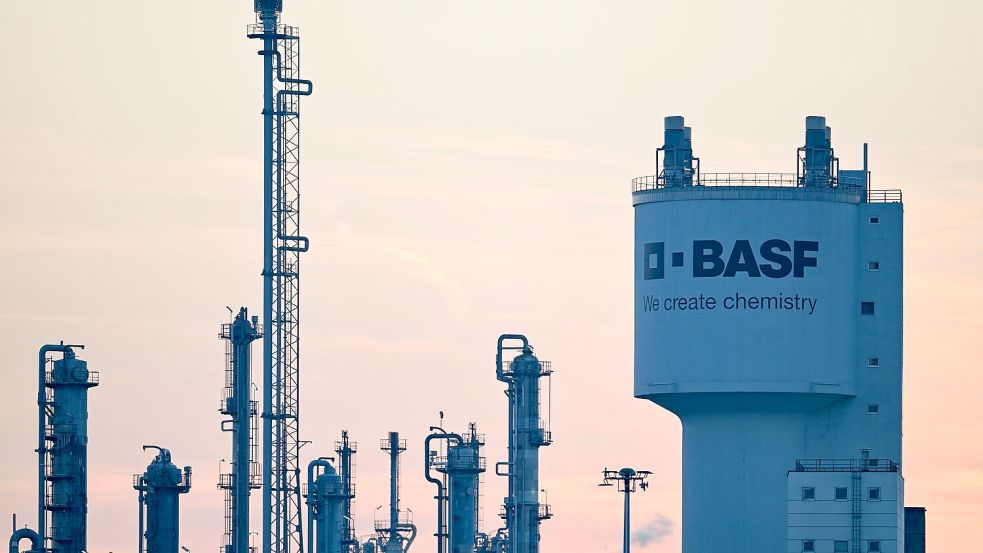 BASF kappt Prognose (Archivbild). Foto: Uwe Anspach/dpa