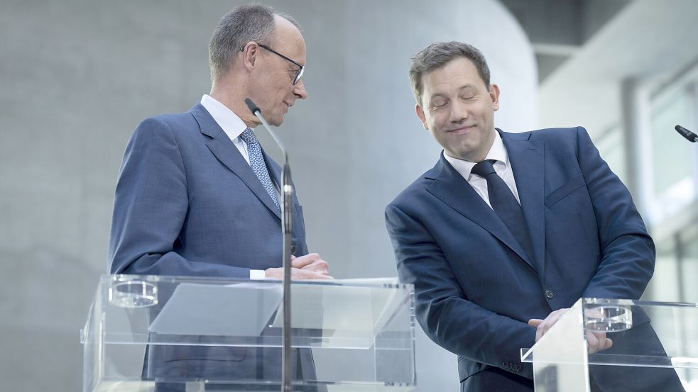 Vor vier Monaten hatte Lars Klingbeil noch gut lachen. Inzwischen lacht Friedrich Merz. Foto: IMAGO/Bernd Elmenthaler